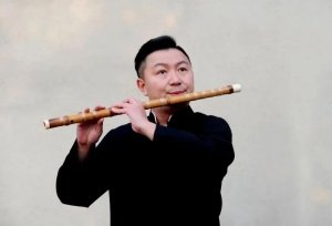 1944年生于天津