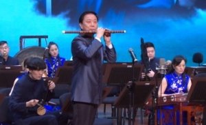 并随浙江民间歌舞团到浙江各地巡回演出